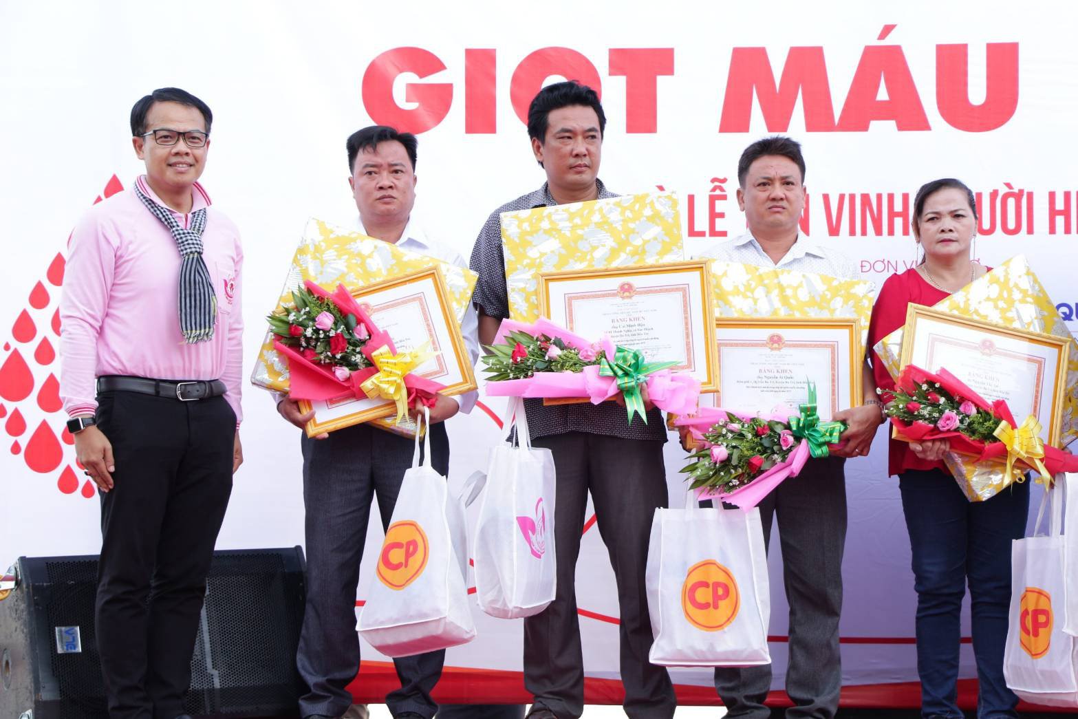 Khai mạc Hành trình đỏ 2020 tại Bến tre - Ảnh 1.
