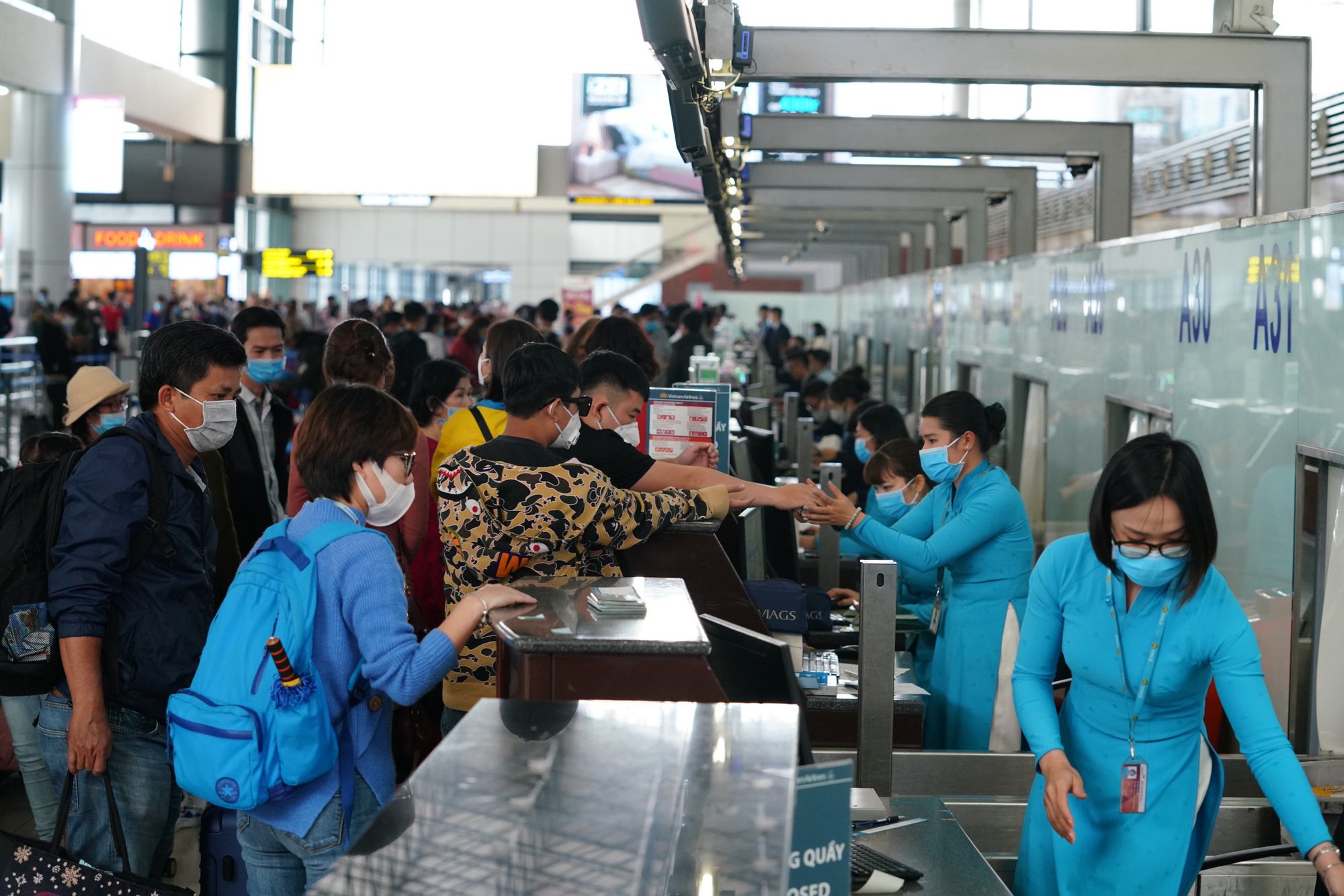 Cảng HKQT Nội Bài: Bay nội địa bước vào cao điểm mùa hè 2020  - Ảnh 1.
