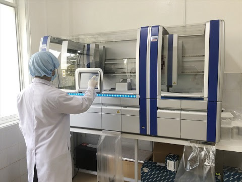 2 Giám đốc Sở bị Chủ tịch Quảng Nam chỉ đạo kiểm điểm vụ mua máy xét nghiệm Covid-19 - Ảnh 3.