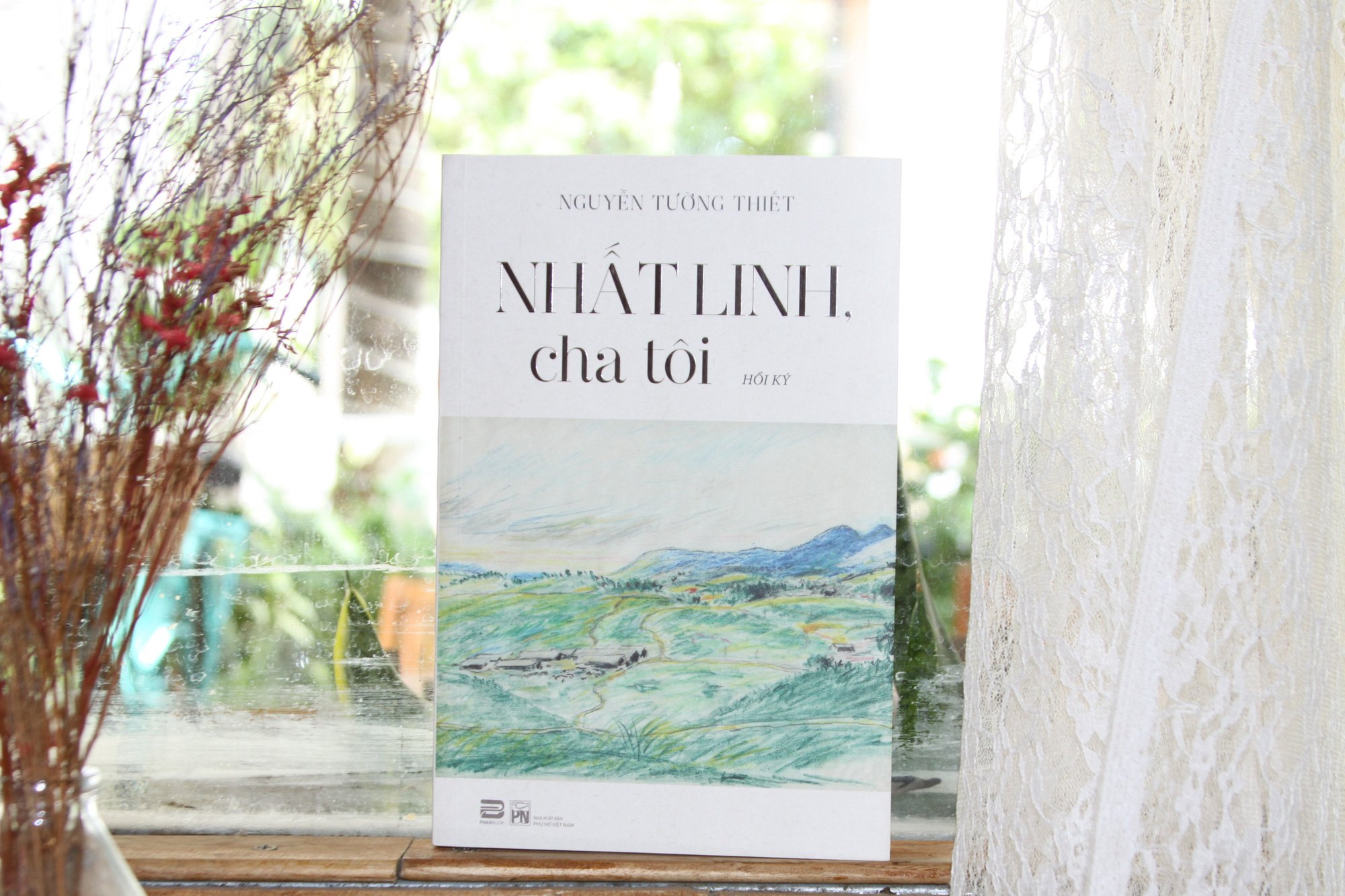 &quot;Nhất Linh, cha tôi&quot; tái hiện những đời văn và giai đoạn lịch sử văn học - Ảnh 1.