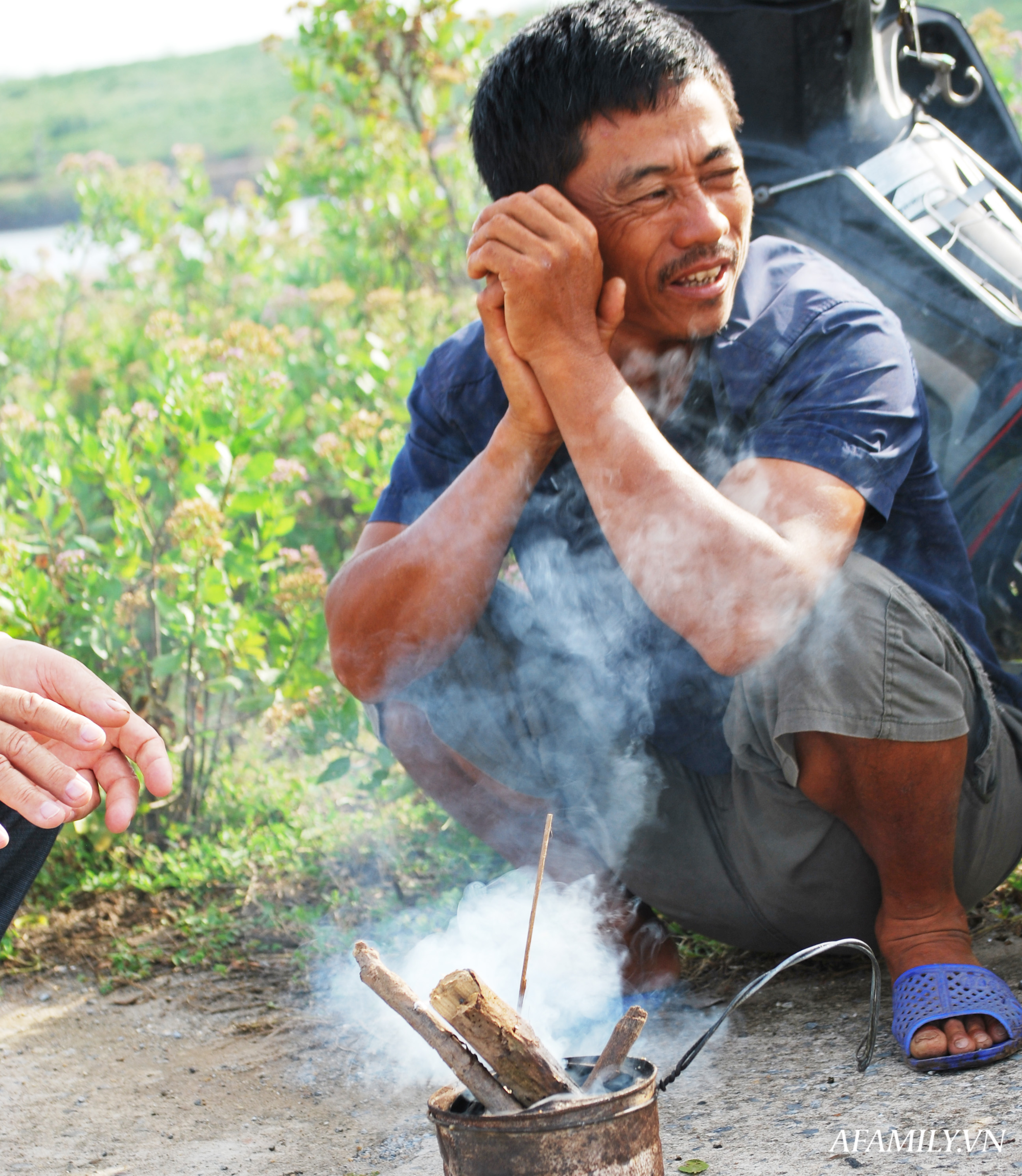 Thu nhập khủng nhờ nuôi ong lấy mật từ loài hoa tự nhiên không ai ngờ tới ở Ninh Bình - Ảnh 7. Thu nhập khủng nhờ nuôi ong lấy mật từ loài hoa tự nhiên không ai ngờ tới ở Ninh Bình - Ảnh 7.