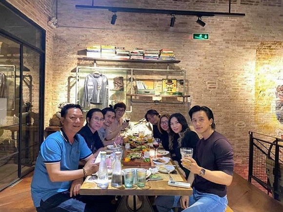 Vừa lộ ảnh Mỹ Tâm kề bên tình trẻ kém 10 tuổi, Đàm Vĩnh Hưng hành động &quot;lạ&quot;? - Ảnh 1.