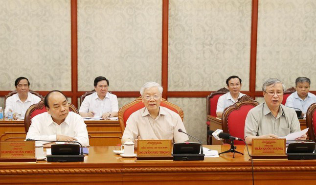 Bộ Chính trị nêu các giải pháp cấp bách để khắc phục tác động của đại dịch Covid-19 - Ảnh 1.