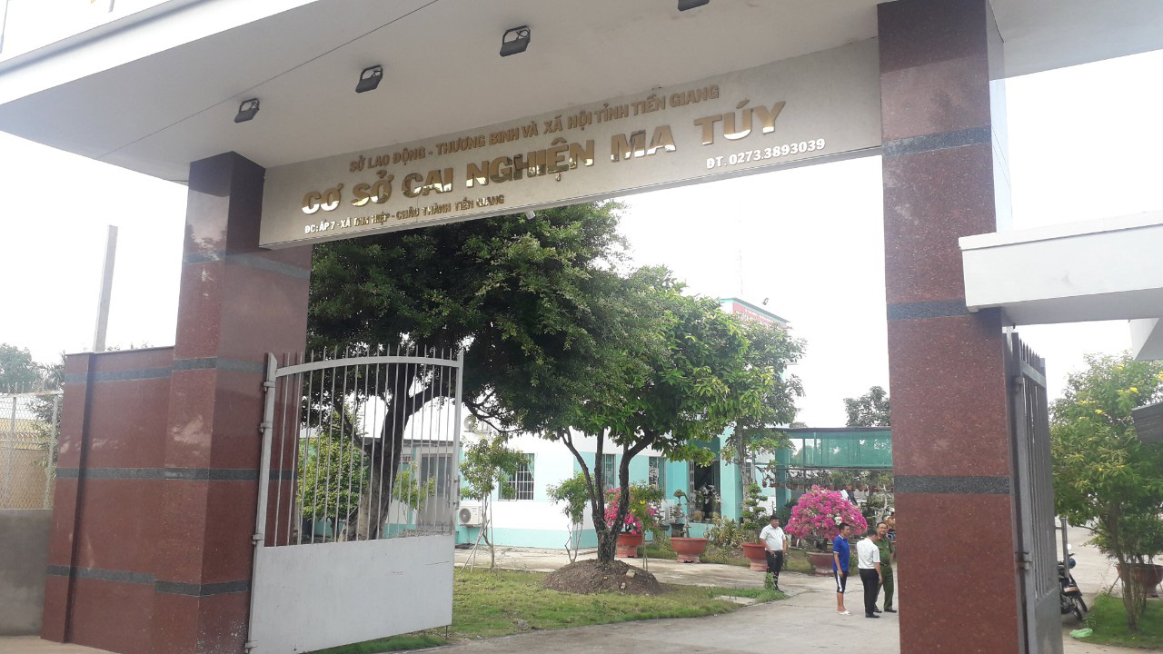 Hàng trăm học viên cai nghiện hỗn chiến, nhiều người bị thương - Ảnh 1.