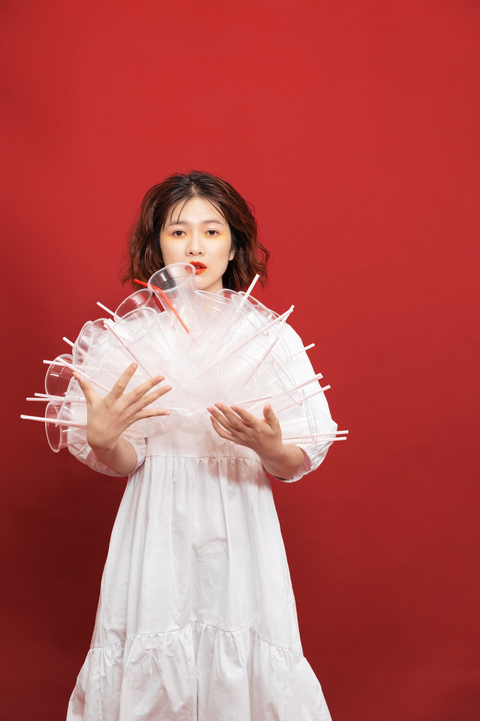    Tung bộ ảnh kêu gọi bảo vệ môi trường, nhưng Oanh Kiều lại gây ám ảnh vì điều này - Ảnh 1.