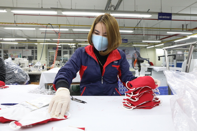 Mất oan tiền tỷ cho 'cò' để xuất khẩu khẩu trang - Ảnh 1. Mất oan tiền tỷ cho 'cò' để xuất khẩu khẩu trang - Ảnh 1.