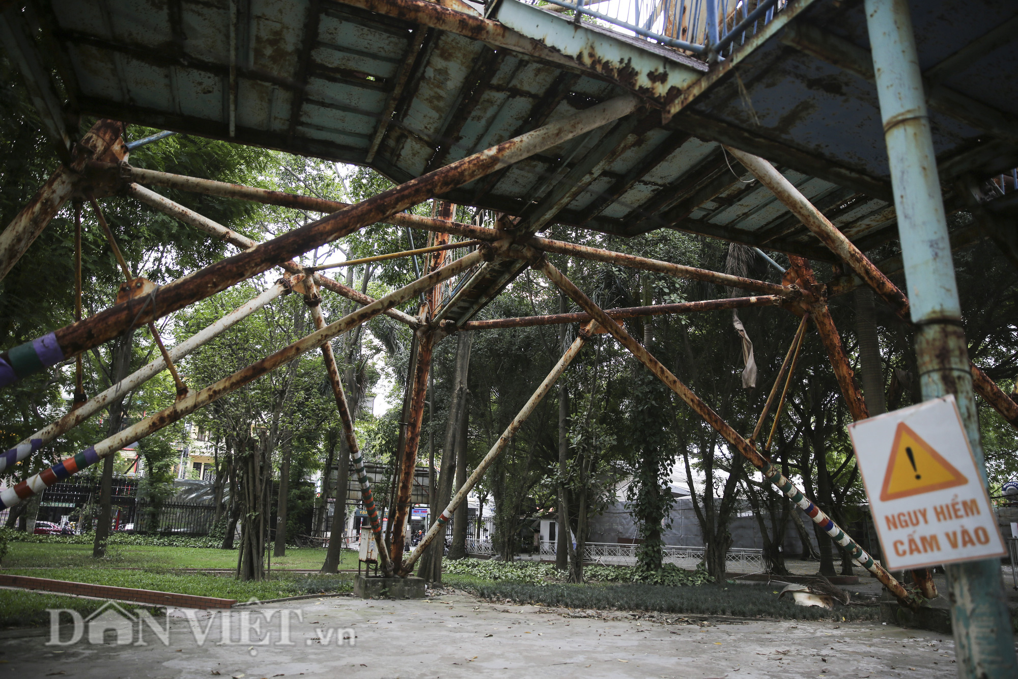 Hiểm nguy rình rập tại công viên nước bỏ hoang 13 năm  - Ảnh 8.