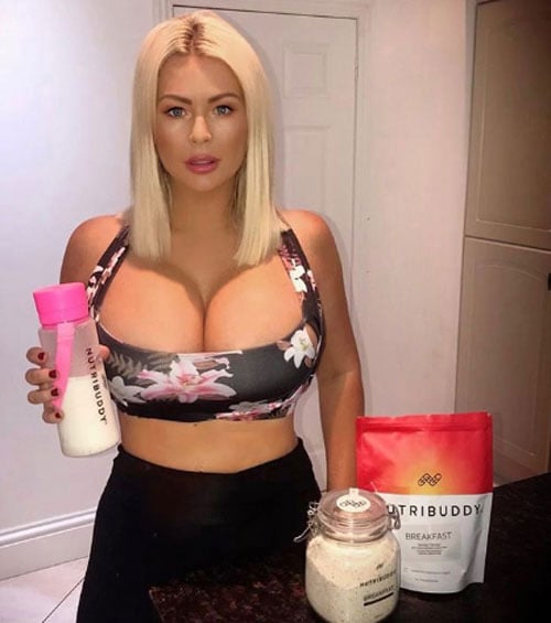 10 nàng WAGs nghiện khỏa thân nhất thế giới - Ảnh 6.
