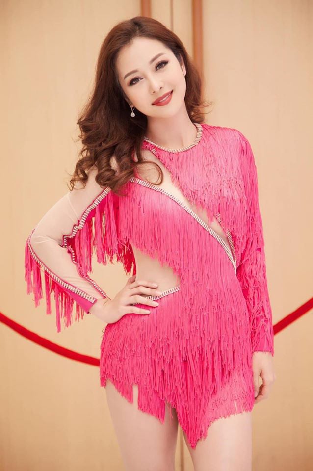 &quot;Hoa hậu 4 con&quot; dáng đẹp như thiếu nữ, triết lý về phụ nữ hạnh phúc gây &quot;sốt&quot; mạng  - Ảnh 2.