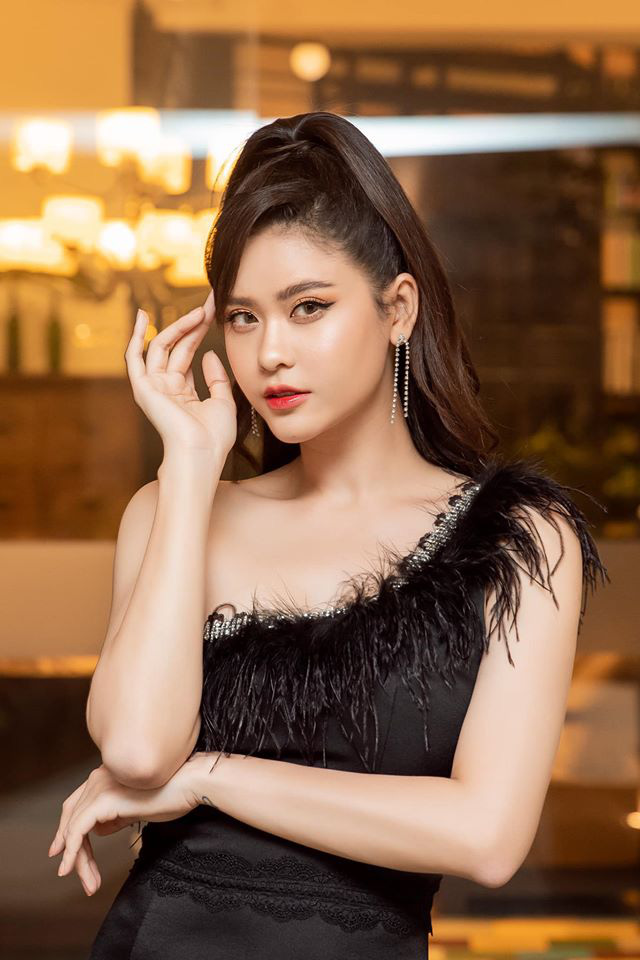 &quot;Bà bầu hot nhất showbiz&quot; mặc váy cắt xẻ táo bạo, Á hậu Huyền My xinh đẹp &quot;đốn tim&quot; dân mạng - Ảnh 4.