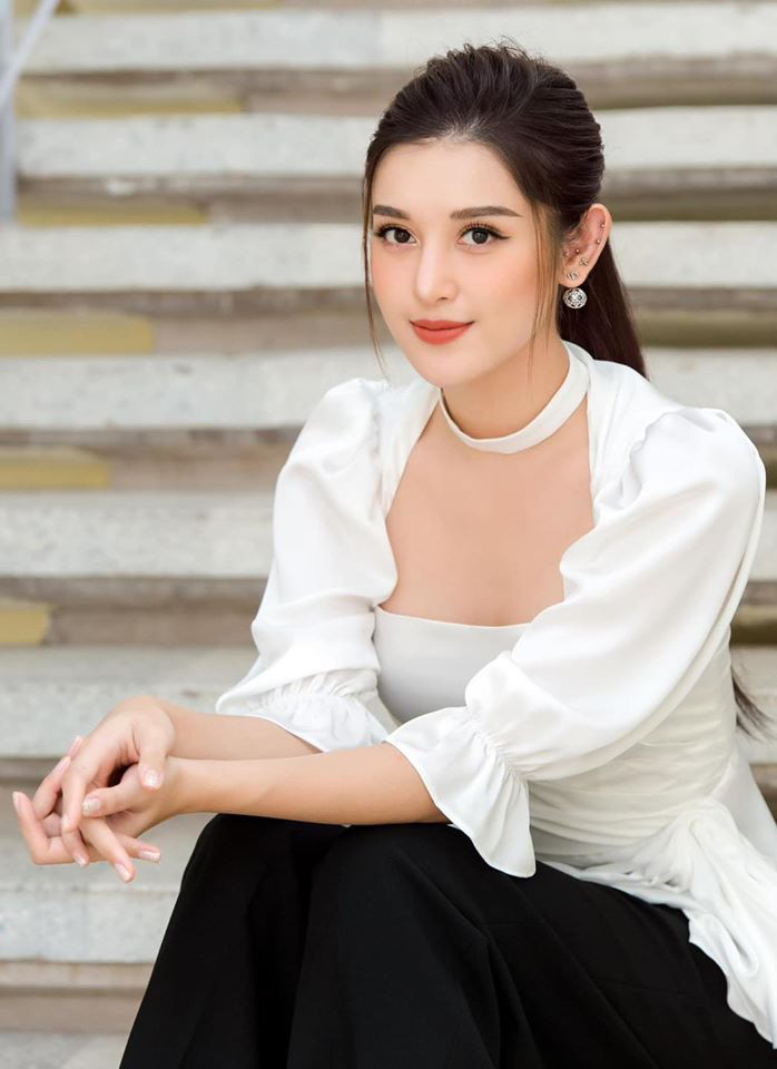 &quot;Bà bầu hot nhất showbiz&quot; mặc váy cắt xẻ táo bạo, Á hậu Huyền My xinh đẹp &quot;đốn tim&quot; dân mạng - Ảnh 1.