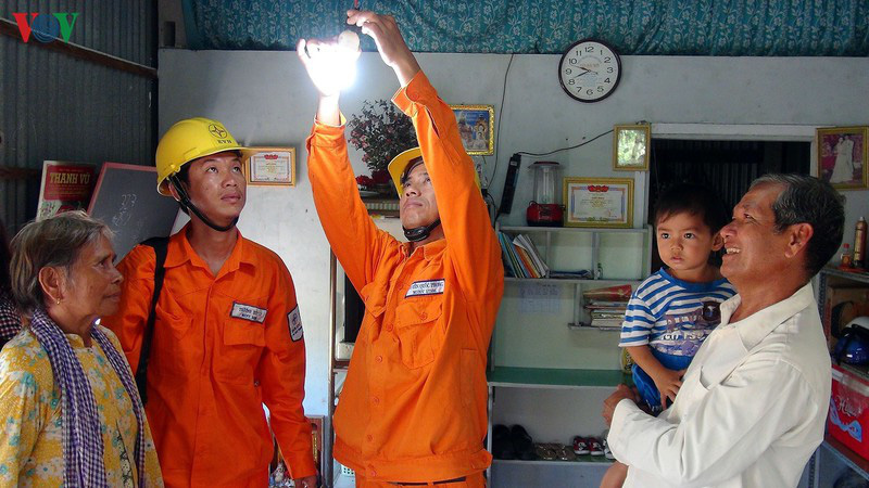 Bán lẻ điện 1 giá: Ai hưởng lợi? - Ảnh 2. Bán lẻ điện 1 giá: Ai hưởng lợi? - Ảnh 2.