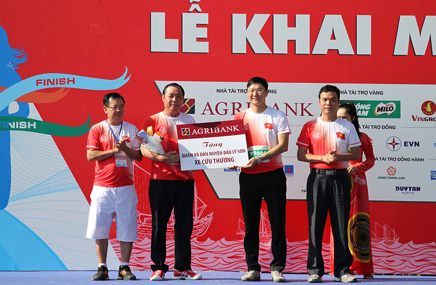 Lan tỏa thương hiệu Agribank tại Giải Vô địch Quốc gia Marathon và cự ly dài tổ chức tại Lý Sơn - Ảnh 2. Lan tỏa thương hiệu Agribank tại Giải Vô địch Quốc gia Marathon và cự ly dài tổ chức tại Lý Sơn - Ảnh 2.