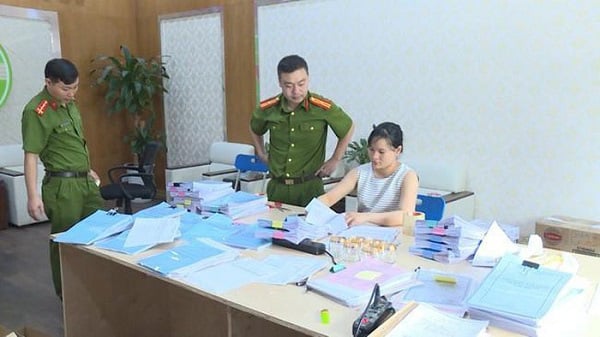 Phú Thọ: Khởi tố, bắt tạm giam 3 cán bộ ngân hàng - Ảnh 1.