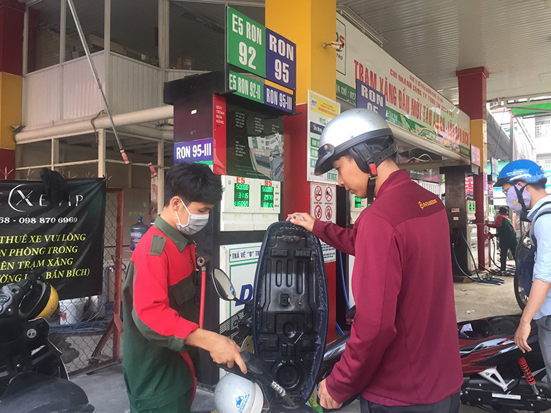 Mở cửa cho nhà đầu tư ngoại bán lẻ xăng dầu - Ảnh 1. Mở cửa cho nhà đầu tư ngoại bán lẻ xăng dầu - Ảnh 1.