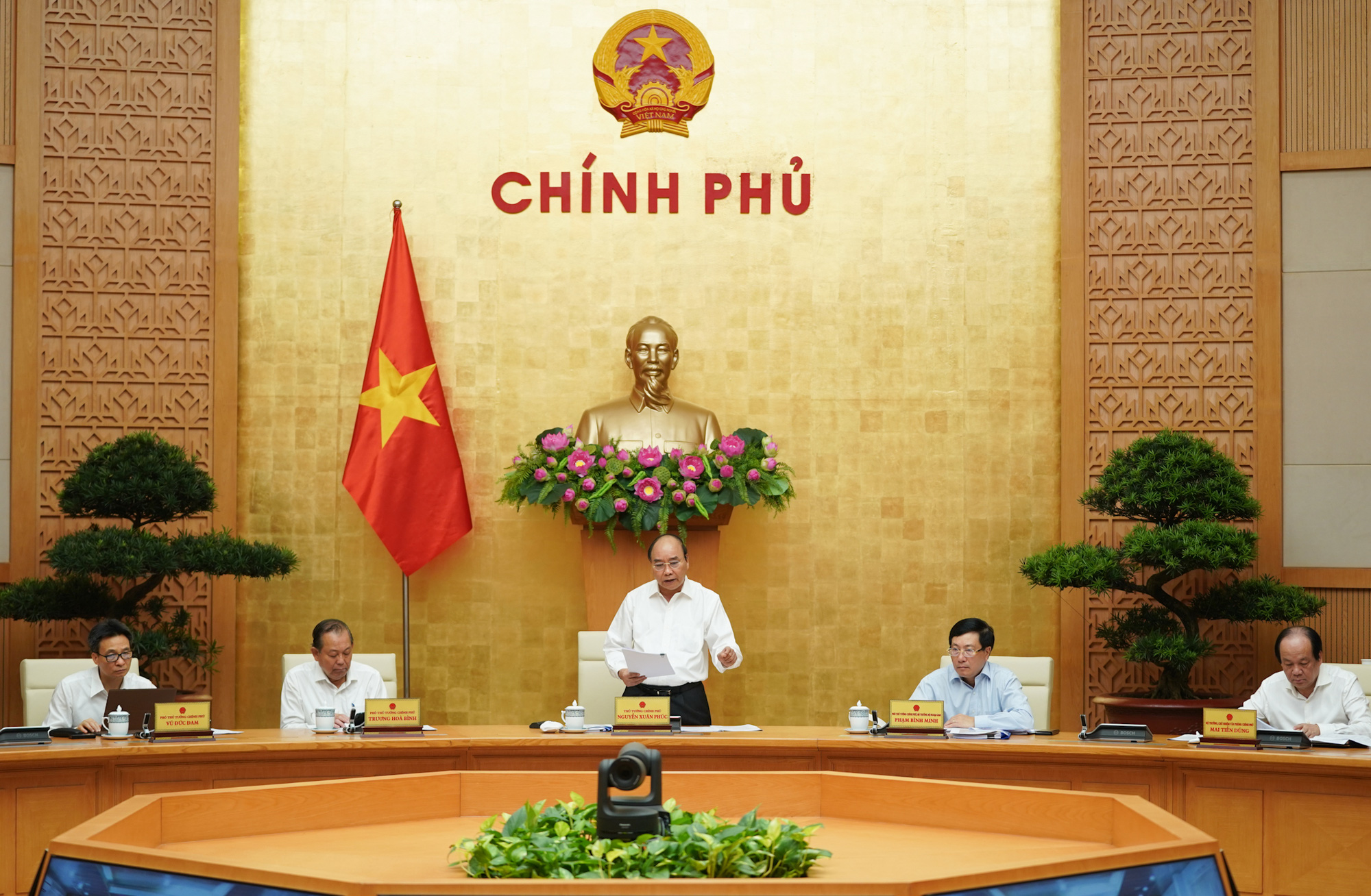 Thủ tướng: &quot;Anh đi tìm nguồn lực nơi này nơi khác nhưng mà để lại một đống tiền ngay trên địa bàn của anh&quot; - Ảnh 1.