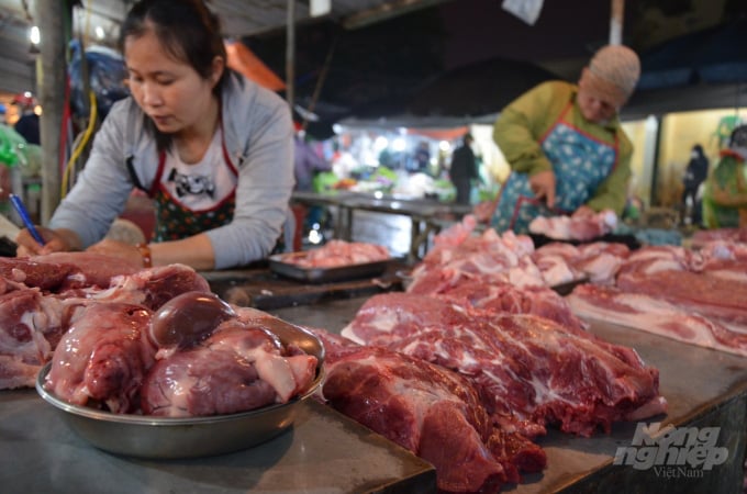 Choáng: Hơn 54% mẫu thịt lợn, gà tại Hà Nội, Hà Nam ô nhiễm vi sinh vật - Ảnh 1.