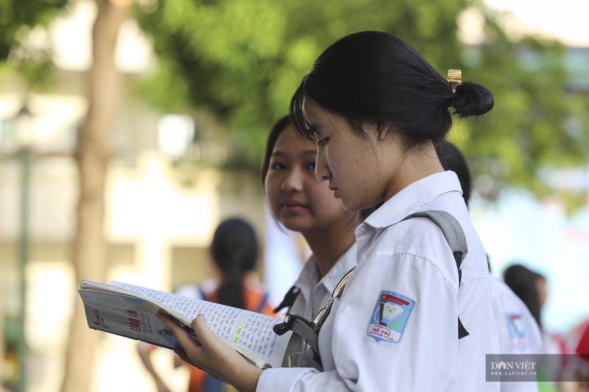 Những hình ảnh đẹp trong ngày đầu của kỳ thi tuyển sinh lớp 10 tại Hà Nội - Ảnh 5.