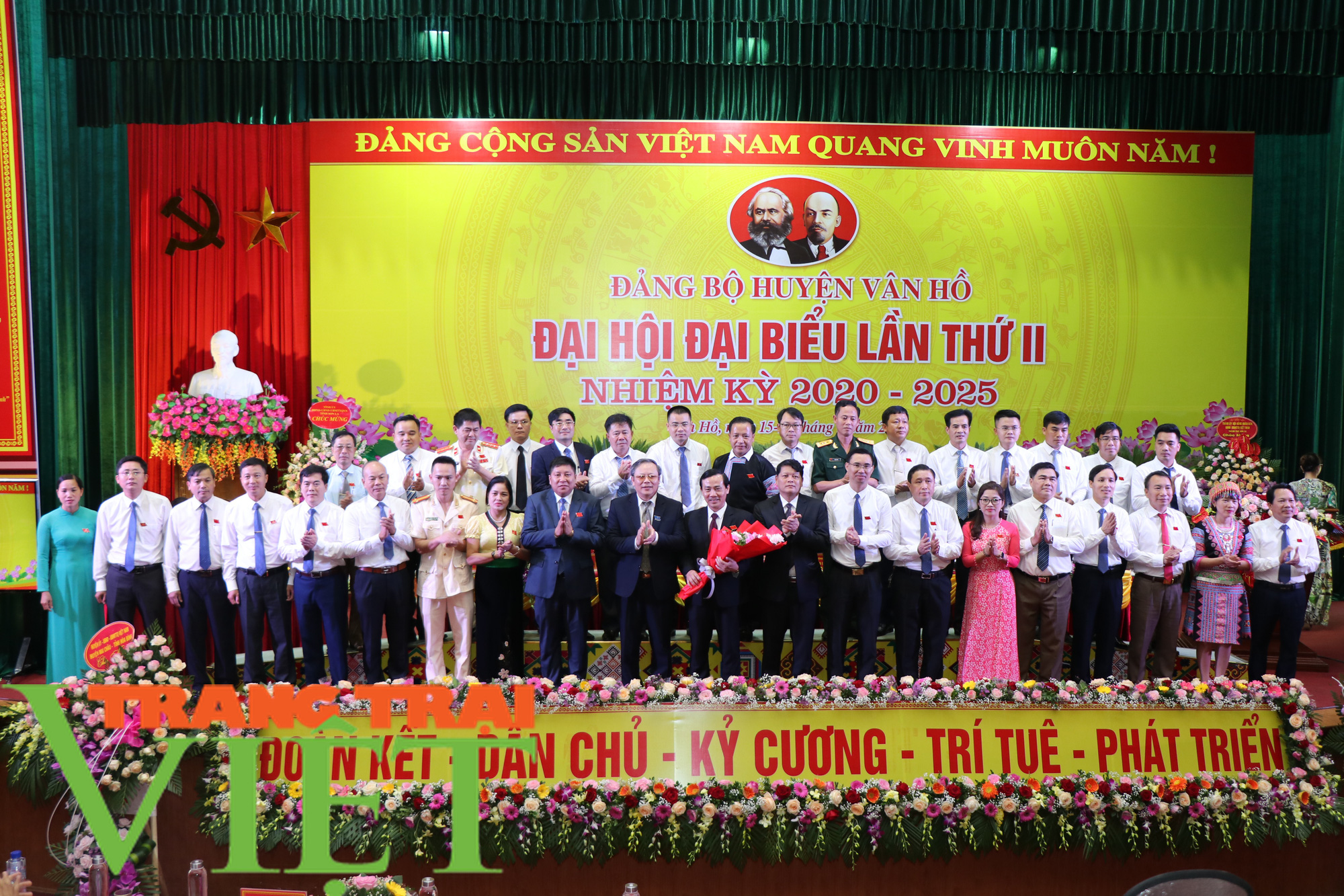 Đại hội đại biểu Đảng bộ huyện Vân Hồ phấn đấu đến 2025 đưa huyện thoát nghèo - Ảnh 6. Đại hội đại biểu Đảng bộ huyện Vân Hồ phấn đấu đến 2025 đưa huyện thoát nghèo - Ảnh 6.