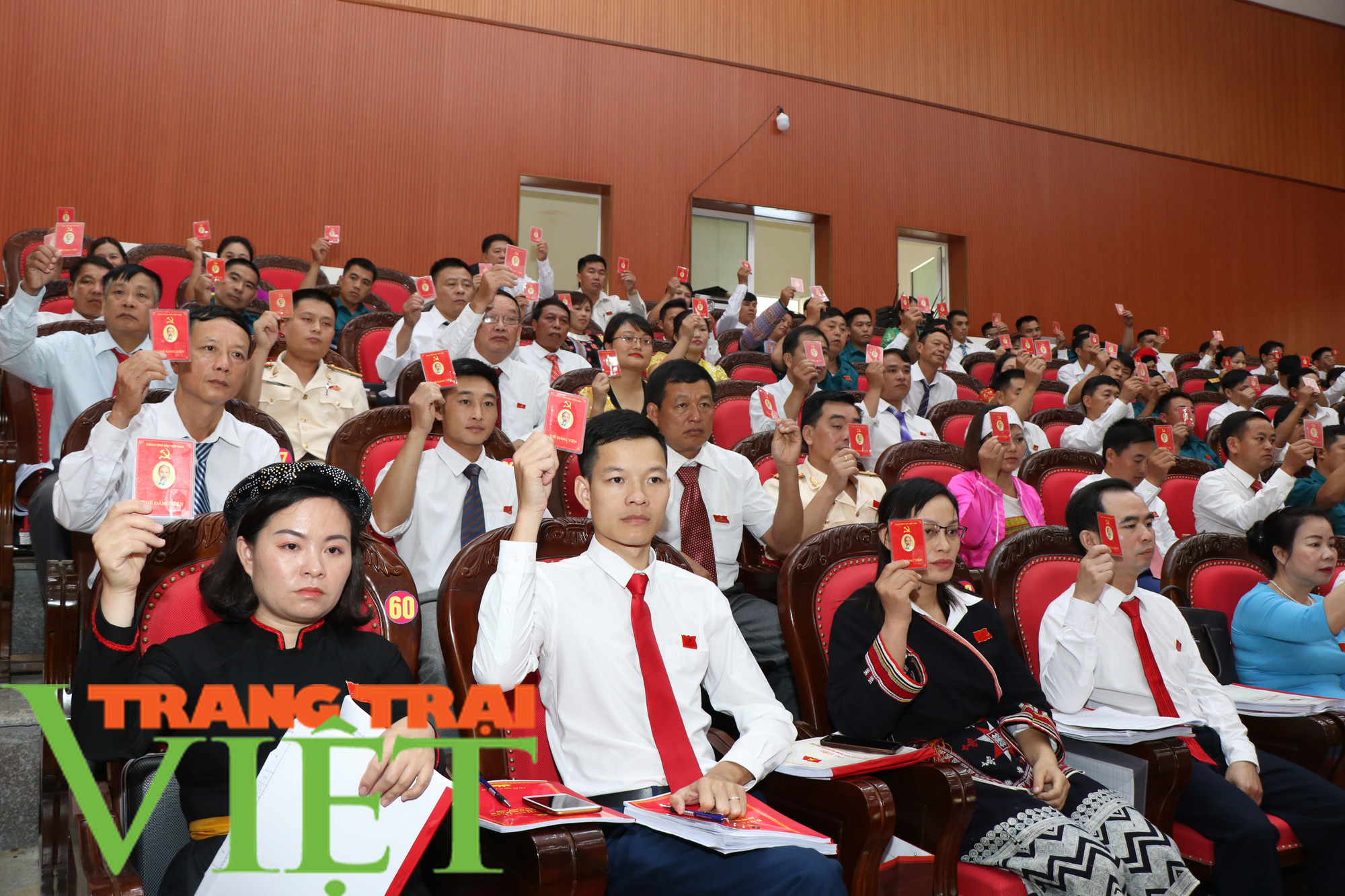 Đại hội đại biểu Đảng bộ huyện Vân Hồ phấn đấu đến 2025 đưa huyện thoát nghèo - Ảnh 2. Đại hội đại biểu Đảng bộ huyện Vân Hồ phấn đấu đến 2025 đưa huyện thoát nghèo - Ảnh 2.