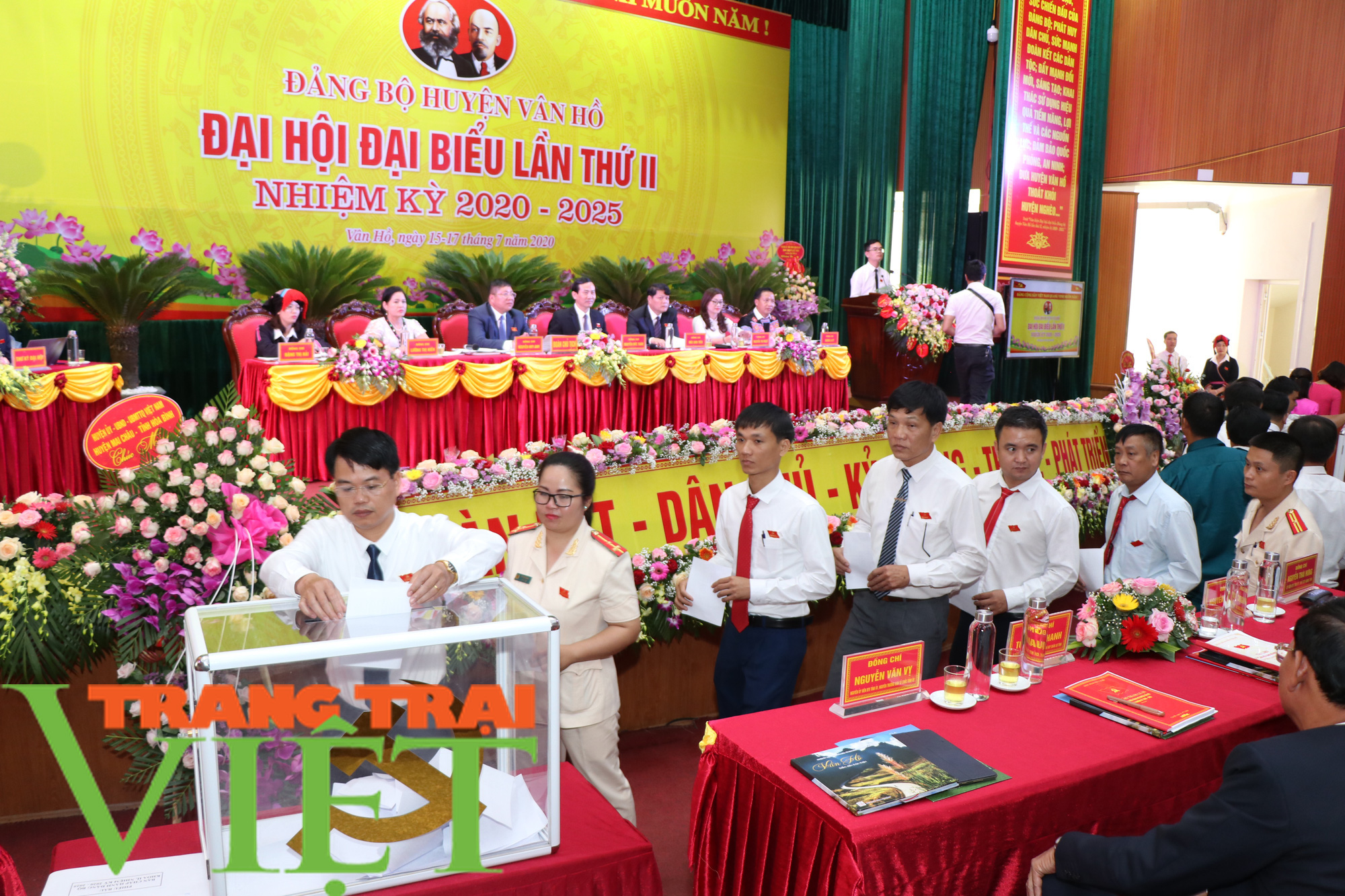 Đại hội đại biểu Đảng bộ huyện Vân Hồ phấn đấu đến 2025 đưa huyện thoát nghèo - Ảnh 3. Đại hội đại biểu Đảng bộ huyện Vân Hồ phấn đấu đến 2025 đưa huyện thoát nghèo - Ảnh 3.