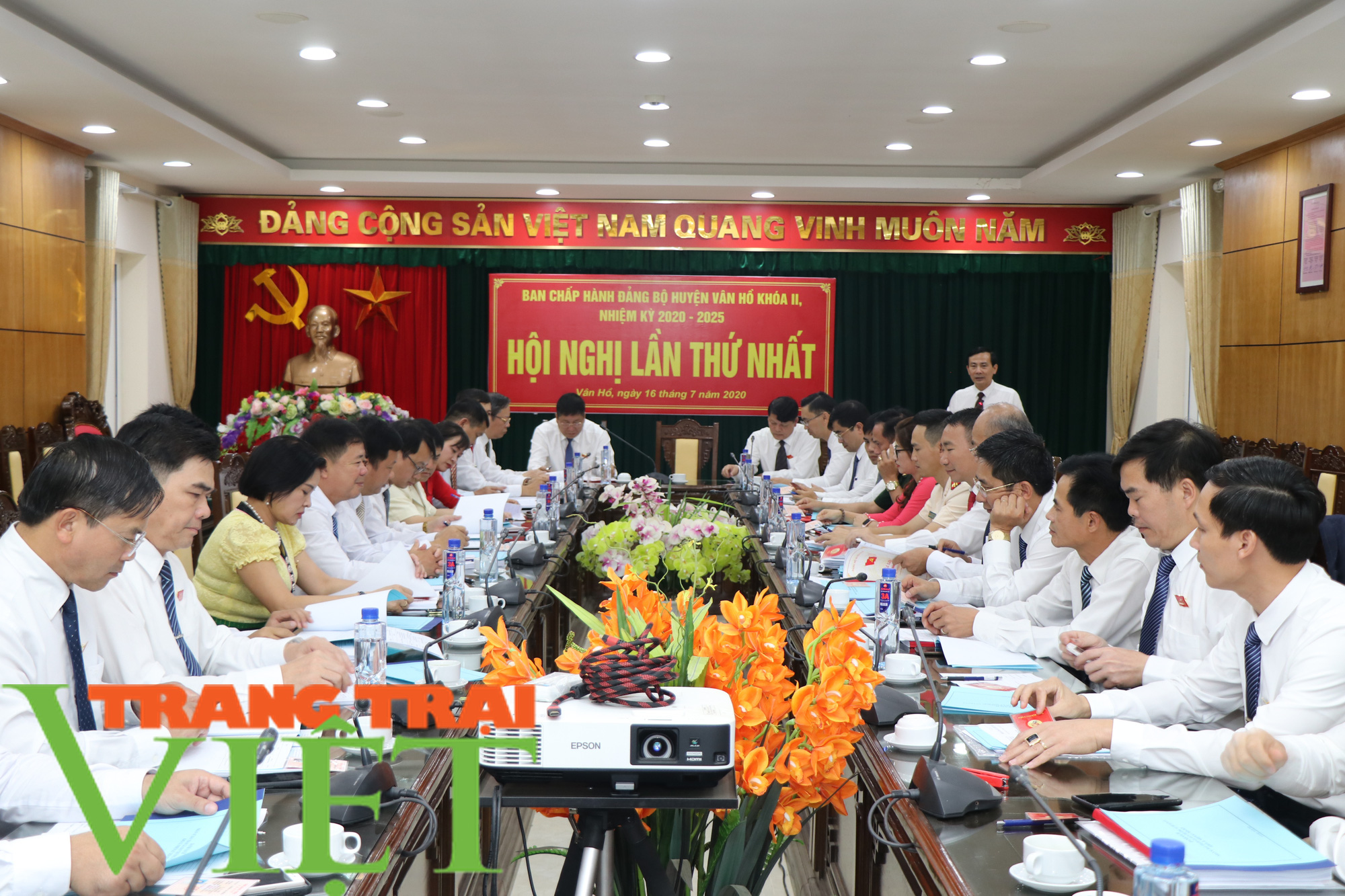 Đại hội đại biểu Đảng bộ huyện Vân Hồ phấn đấu đến 2025 đưa huyện thoát nghèo - Ảnh 4. Đại hội đại biểu Đảng bộ huyện Vân Hồ phấn đấu đến 2025 đưa huyện thoát nghèo - Ảnh 4.