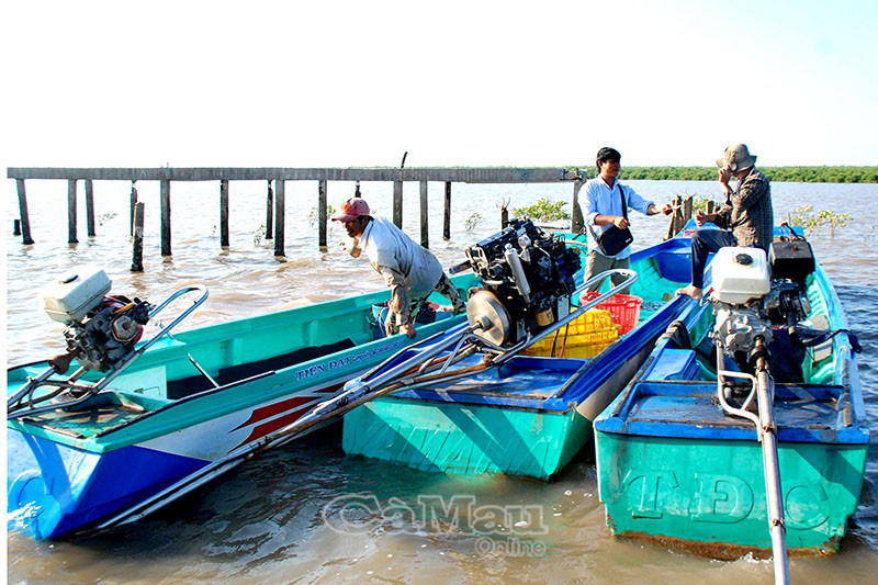 Mưu sinh ven biển - Bài 2: “Đó là duyên, bởi ai đã đi biển rồi thì khó bỏ nghề lắm&quot; - Ảnh 1.