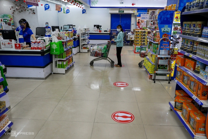 '90% người Việt bị giảm thu nhập vì Covid-19' - Ảnh 1. '90% người Việt bị giảm thu nhập vì Covid-19' - Ảnh 1.