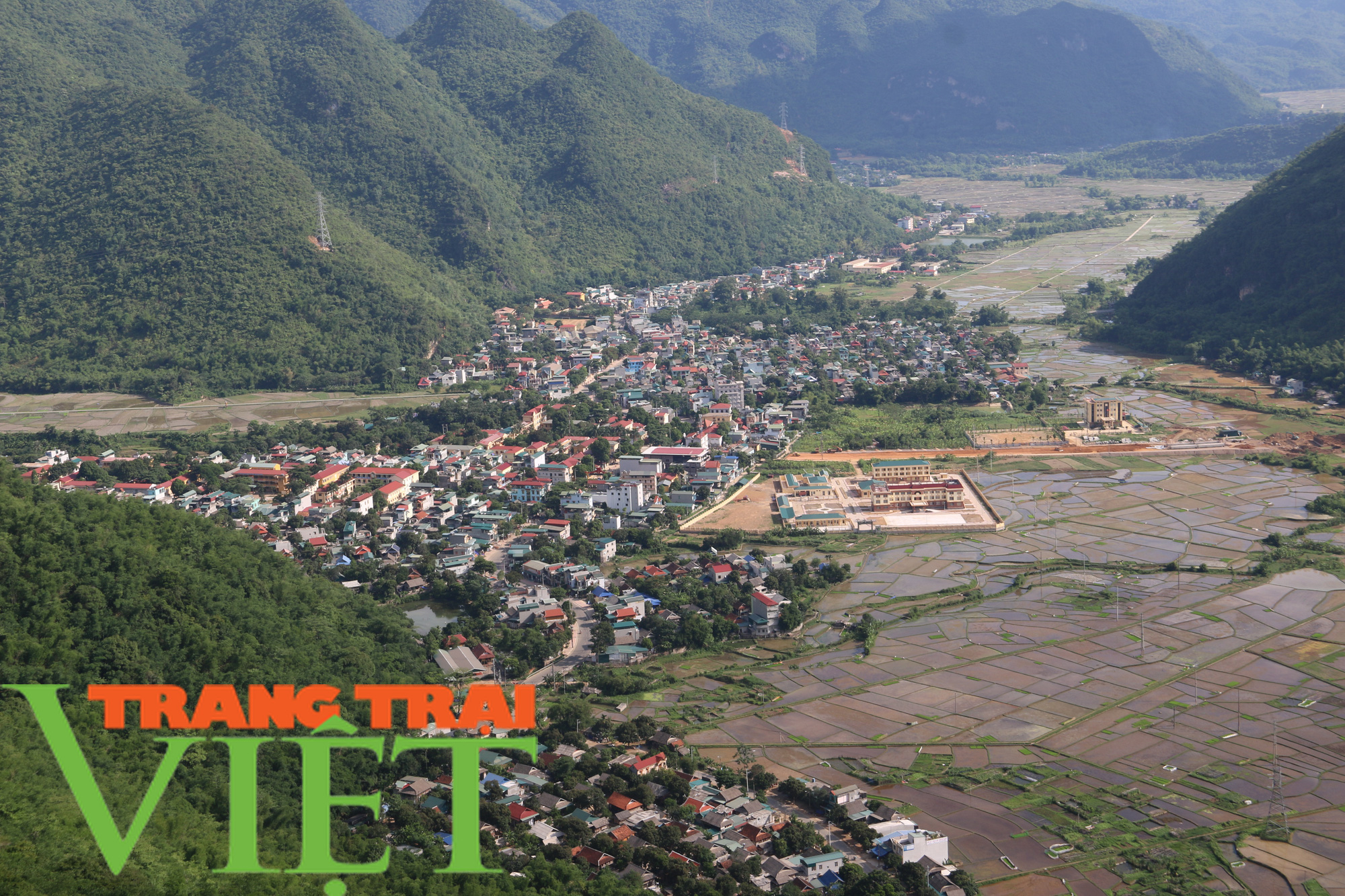 Hòa Bình: Niềm vui trên những con đường nông thôn mới ở Mai Châu - Ảnh 7. Hòa Bình: Niềm vui trên những con đường nông thôn mới ở Mai Châu - Ảnh 7.