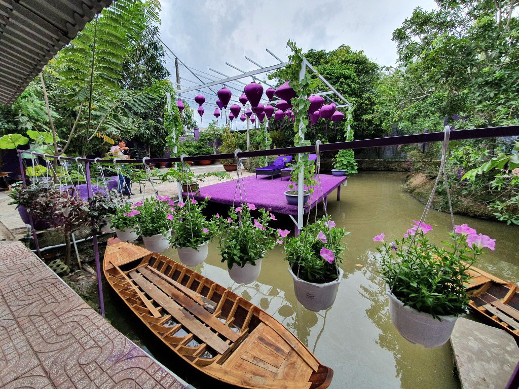 Căn nhà toàn màu tím, "tím lịm tìm sim" độc nhất miền Tây - Ảnh 14. Căn nhà toàn màu tím, "tím lịm tìm sim" độc nhất miền Tây - Ảnh 14.