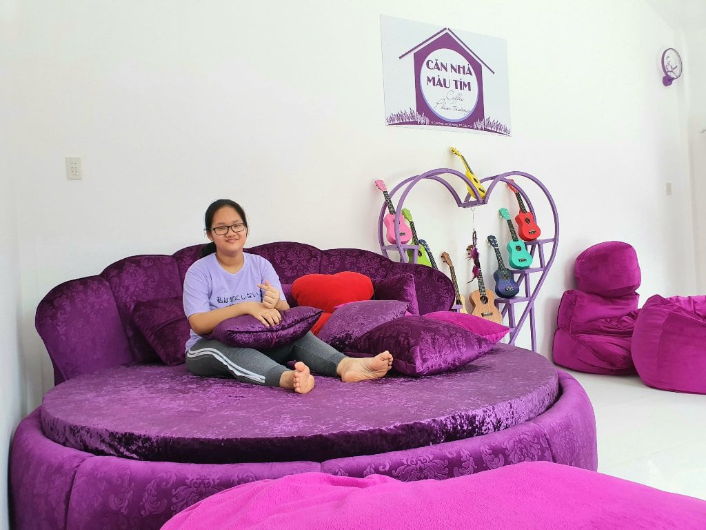 Căn nhà toàn màu tím, "tím lịm tìm sim" độc nhất miền Tây - Ảnh 8. Căn nhà toàn màu tím, "tím lịm tìm sim" độc nhất miền Tây - Ảnh 8.