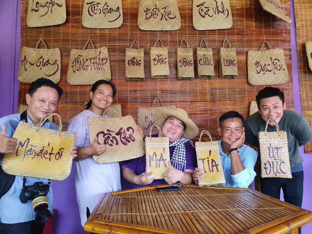 Căn nhà toàn màu tím, "tím lịm tìm sim" độc nhất miền Tây - Ảnh 1. Căn nhà toàn màu tím, "tím lịm tìm sim" độc nhất miền Tây - Ảnh 1.