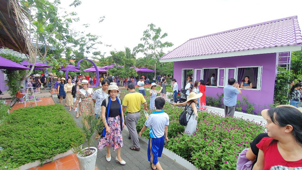 Căn nhà toàn màu tím, "tím lịm tìm sim" độc nhất miền Tây - Ảnh 16. Căn nhà toàn màu tím, "tím lịm tìm sim" độc nhất miền Tây - Ảnh 16.