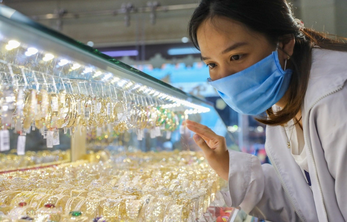 Có nên mua vàng lúc này? - Ảnh 1. Có nên mua vàng lúc này? - Ảnh 1.