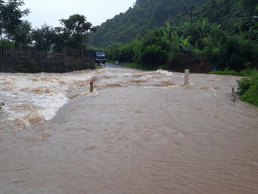 Mưa lũ kinh hoàng ở Hà Giang: 5 người thiệt mạng, 2 nhà máy thủy điện dừng hoạt động - Ảnh 1.