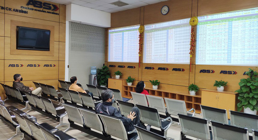 “Sóng ngược” , niêm yết - Ảnh 1. “Sóng ngược” , niêm yết - Ảnh 1.