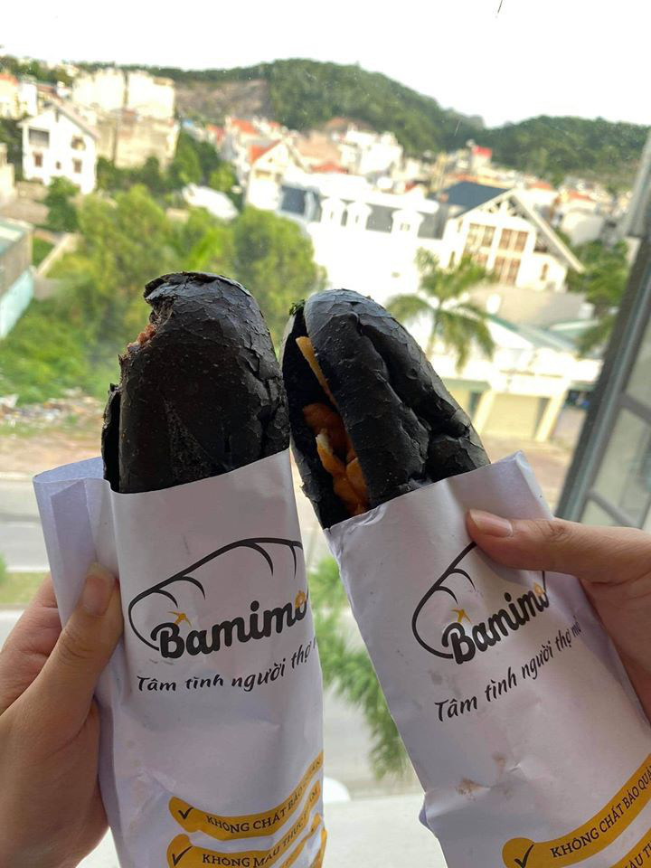 Món bánh mì đen như than đang gây sốt ở Quảng Ninh - Ảnh 7. Món bánh mì đen như than đang gây sốt ở Quảng Ninh - Ảnh 7.