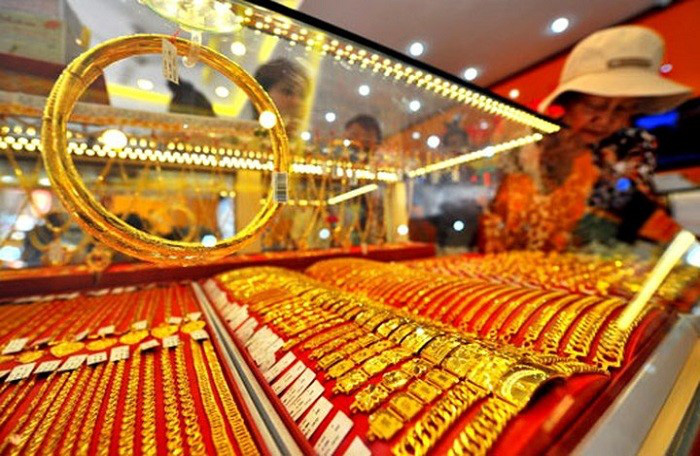 Giá vàng tăng "sốc" lên 55 triệu đồng/lượng, mua vàng lãi gấp 9 lần gửi tiết kiệm - Ảnh 1. Giá vàng tăng "sốc" lên 55 triệu đồng/lượng, mua vàng lãi gấp 9 lần gửi tiết kiệm - Ảnh 1.