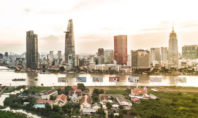 Ồ ạt thu hẹp văn phòng trên 'đất vàng' - Ảnh 1. Ồ ạt thu hẹp văn phòng trên 'đất vàng' - Ảnh 1.