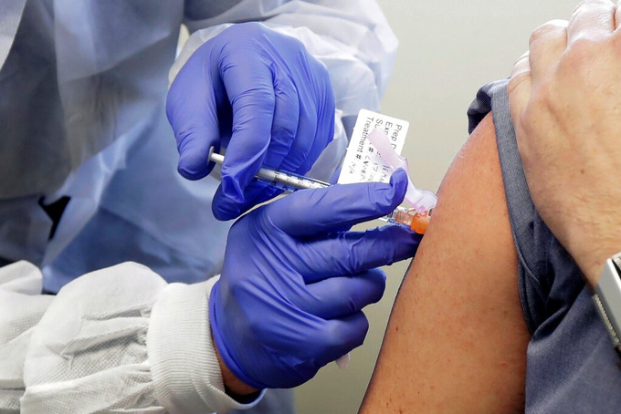 Những người hưởng lợi từ cuộc đua vaccine Covid-19 - Ảnh 1. Những người hưởng lợi từ cuộc đua vaccine Covid-19 - Ảnh 1.