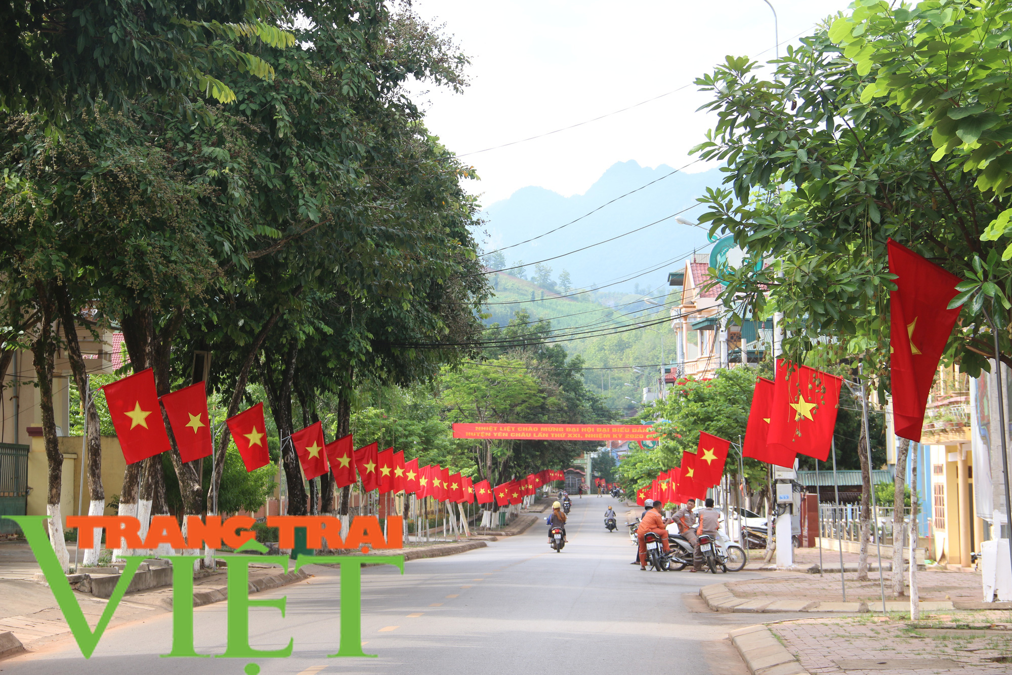 Đảng bộ huyện Yên Châu: Nhiều chỉ tiêu đạt và vượt kế hoạch - Ảnh 2. Đảng bộ huyện Yên Châu: Nhiều chỉ tiêu đạt và vượt kế hoạch - Ảnh 2.