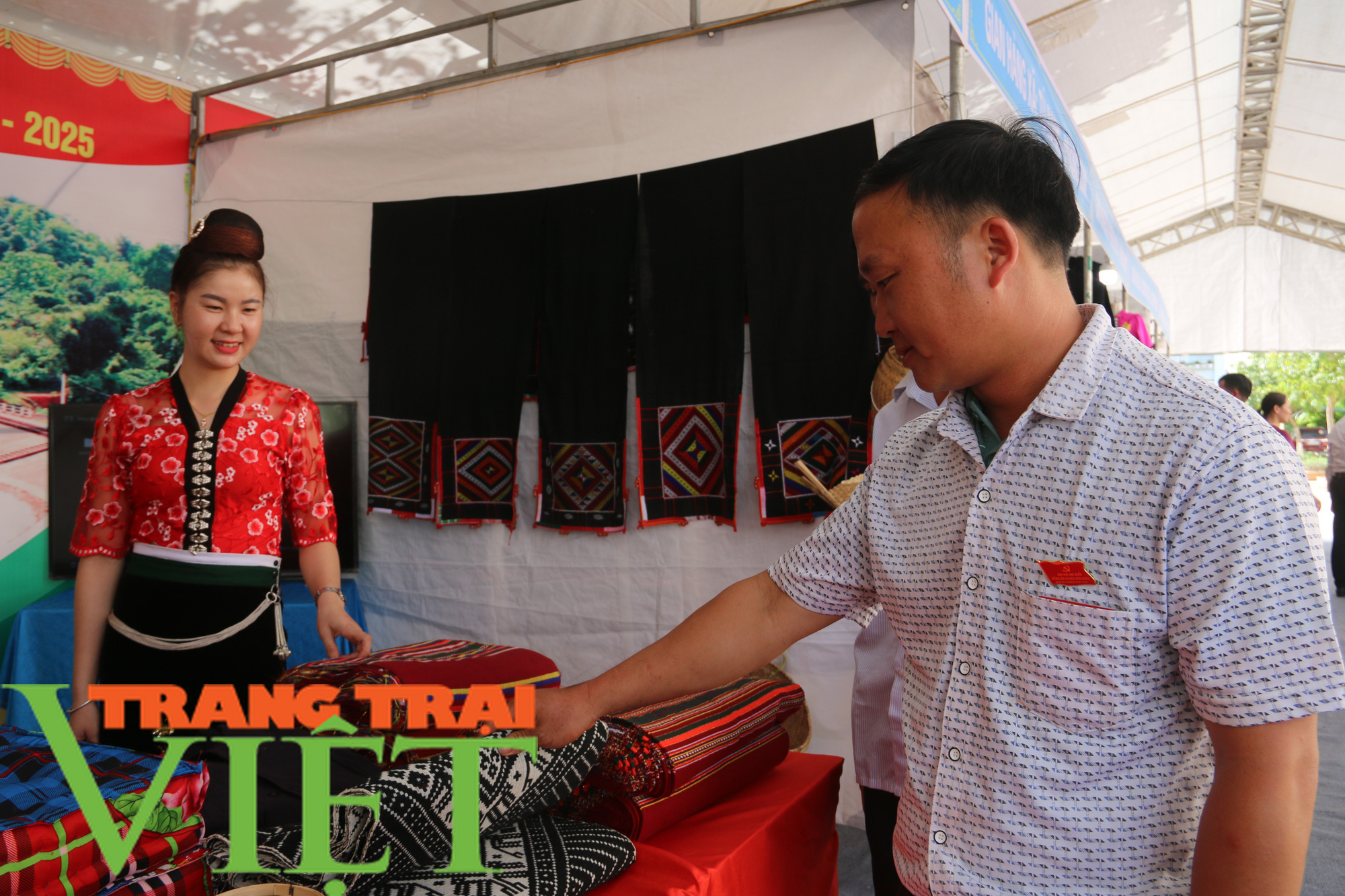 Đảng bộ huyện Yên Châu: Nhiều chỉ tiêu đạt và vượt kế hoạch - Ảnh 8. Đảng bộ huyện Yên Châu: Nhiều chỉ tiêu đạt và vượt kế hoạch - Ảnh 8.