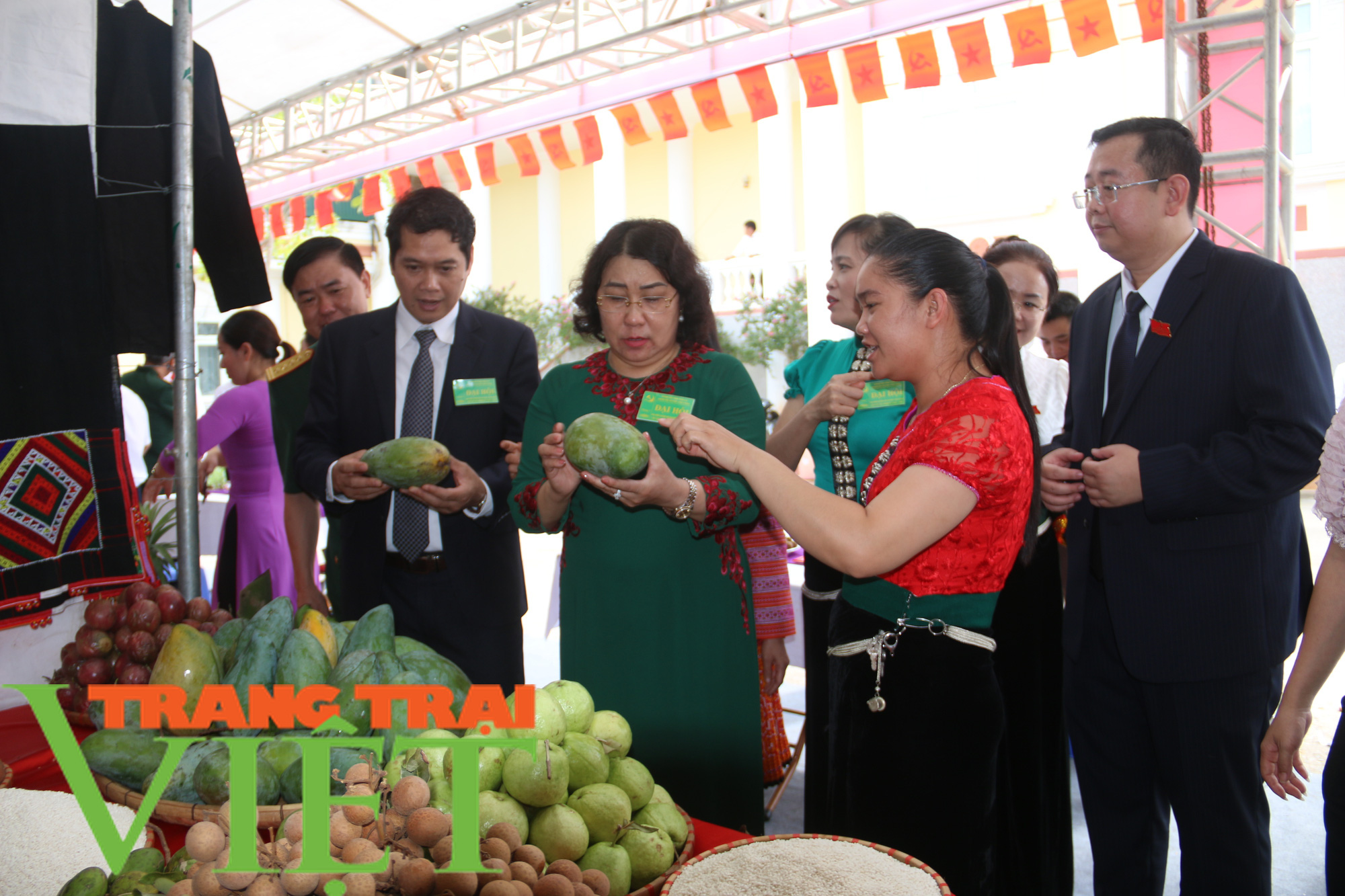 Đảng bộ huyện Yên Châu: Nhiều chỉ tiêu đạt và vượt kế hoạch - Ảnh 4. Đảng bộ huyện Yên Châu: Nhiều chỉ tiêu đạt và vượt kế hoạch - Ảnh 4.
