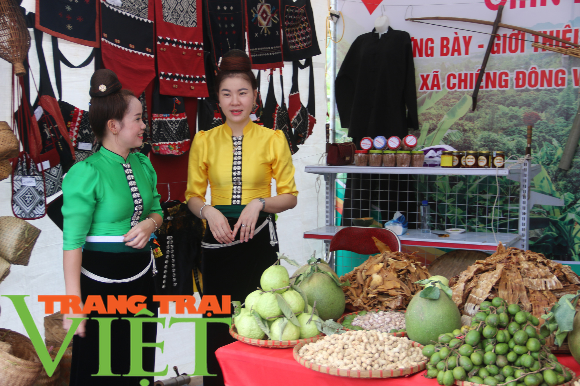 Ảnh: Hàng loạt nông sản sạch Yên Châu trưng bày tại Đại hội Đảng bộ - Ảnh 8. Ảnh: Hàng loạt nông sản sạch Yên Châu trưng bày tại Đại hội Đảng bộ - Ảnh 8.