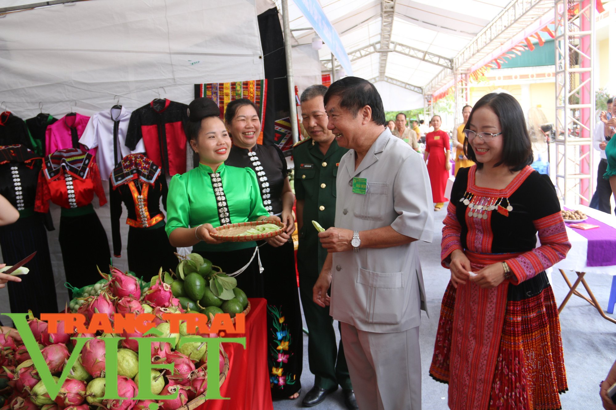 Ảnh: Hàng loạt nông sản sạch Yên Châu trưng bày tại Đại hội Đảng bộ - Ảnh 11. Ảnh: Hàng loạt nông sản sạch Yên Châu trưng bày tại Đại hội Đảng bộ - Ảnh 11.