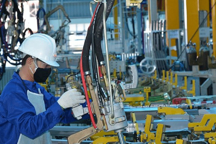 Sản xuất công nghiệp tiếp tục khó khăn vì Covid-19 - Ảnh 1. Sản xuất công nghiệp tiếp tục khó khăn vì Covid-19 - Ảnh 1.