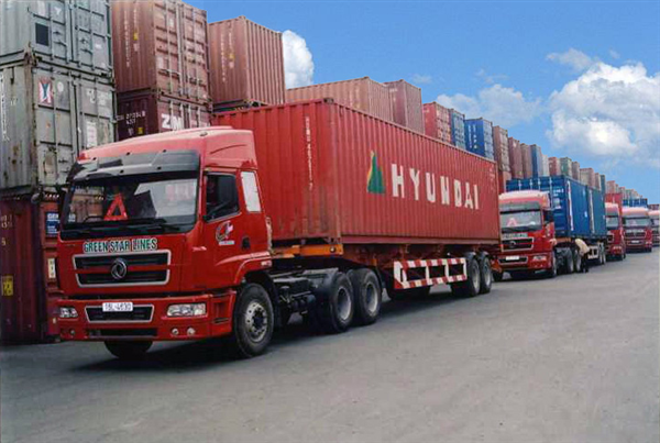 Vận tải hành khách và hàng hóa: Trong nước tăng cao, quốc tế gặp khó - Ảnh 1. Vận tải hành khách và hàng hóa: Trong nước tăng cao, quốc tế gặp khó - Ảnh 1.