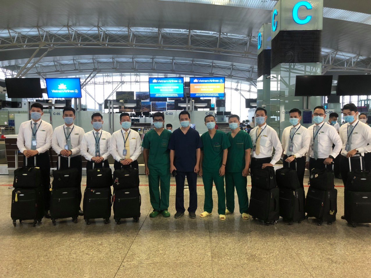 Vietnam Airlines chở 219 công dân Việt Nam t - Ảnh 3.