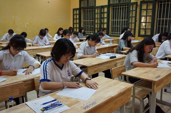 Thi tốt nghiệp THPT 2020: Nguy cơ lộ đề thi vì tách phòng thi ngừa dịch bệnh Covid-19? - Ảnh 1.