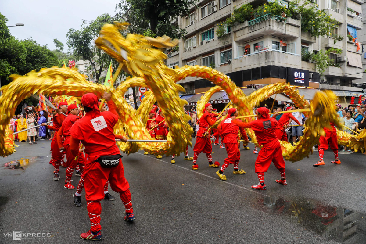 Người Hoa diễu hành mừng Tết Nguyên tiêu thành di sản - Ảnh 6.